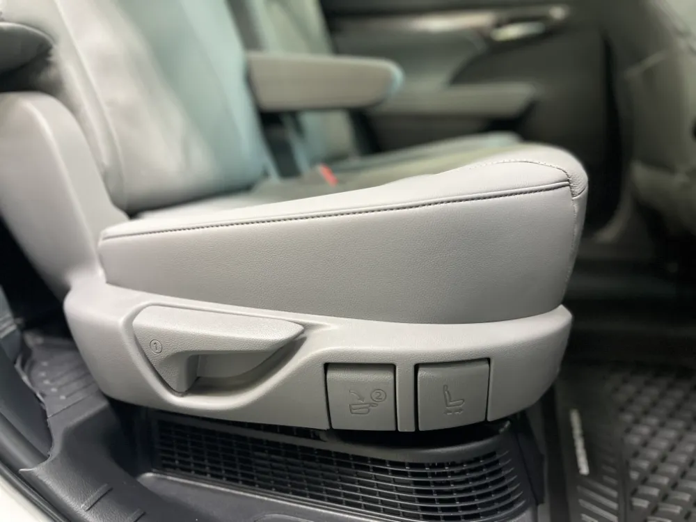 2023 highlander hybrid limited white w graphite interior 23